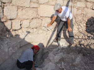 Aratos’un anıt mezarında ‘dromos’a ulaşıldı