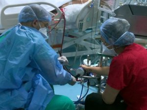 Covid yoğun bakımında ECMO arıza yaptı, doktorların 2 saatlik elle müdahalesi hayat kurtardı