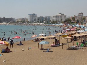 Termometreler 40’ı gösterdi, sahiller doldu taştı