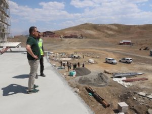 Vali Akbıyık, 130 yataklı otelde incelemelerde bulundu