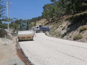 Büyükşehirden Kaş’ın Sütleğen grup yoluna asfalt