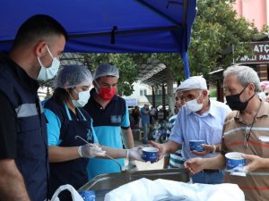 Aydın Büyükşehir Belediyesi’nden vatandaşlara aşure ikramı