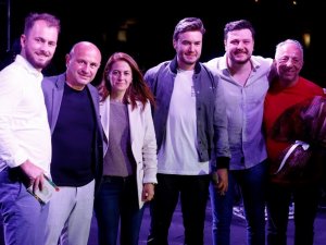 Ekin Uzunlar ve Mustafa Ceceli’den anlamlı mesaj: