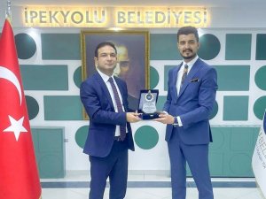 Gençlik ve Spor Müdürü Celal Güneş’e başarı plaketi
