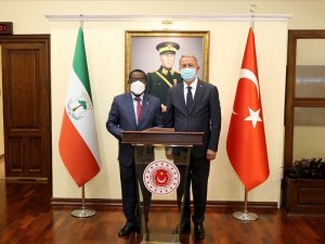 Bakan Akar, Ekvator Ginesi Savunma Bakanı ile anlaşma imzaladı