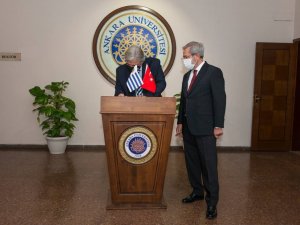 Bakan Bonasso: “Gelişen ve büyüyen Türkiye’ye imrenerek bakıyoruz”