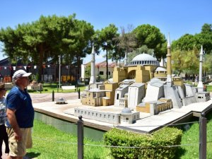 Kepez Açık Hava Müzesi’ne yerli ve yabancı turistlerden ilgi