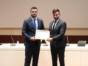 AK Parti Karabük İl Gençlik Kolları’na plaket