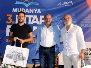 Kitap Fuarı’nda sahne çocuk ve gençlerin