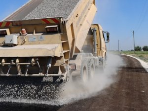 Suruç kırsalında asfalt yol çalışması