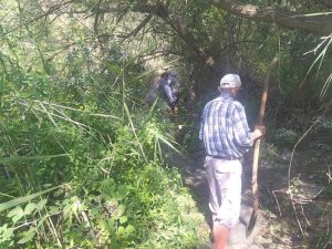 Köylülerin imece usulü kanal temizliği