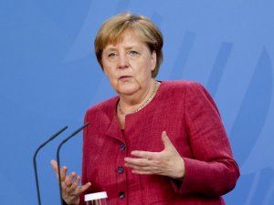 Merkel: “Dünya Ticaret Örgütü kendini yenilemeli”