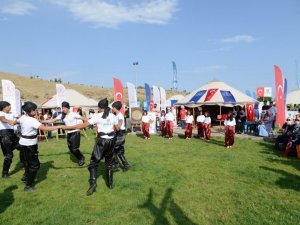 Ahlat’ta Diyarbakır çadırına yoğun ilgi