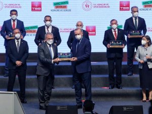 Diyarbakır Valisi Karaloğlu’na ‘Genç Start-Up Diyarbakır’ proje ödülü