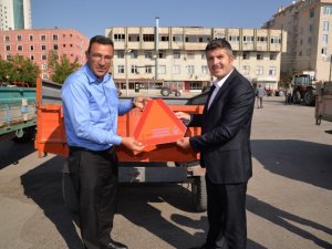 Kahramankazan’da traktör sahiplerine reflektör dağıtıldı