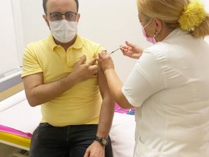 Aşı oldu, moda dünyasını aşıya davet etti