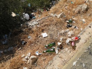 Bodrum’u elleriyle temizliyorlar: 1 ton çöp topladılar