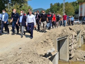 Bakan Karaismailoğlu, Bartın’da sel bölgesinde incelemelerde bulundu