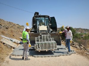 Şehitkamil’de yeni ve bozuk yollar, kilitli parke taşı ile döşeniyor