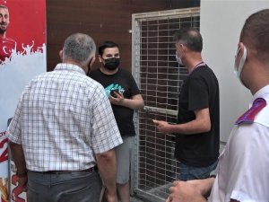 Karantina ihlali yapan genç AVM girişinde yakalandı