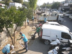 Efeler’de temizlik çalışmaları sanayi sitesiyle devam etti