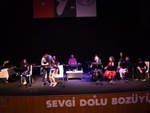 Başkan yardımcısı Şahinoğlu “Onlar”ın provalarını ziyaret etti