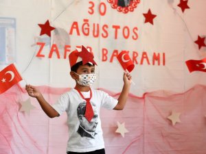 Sağlıkçıların çocukları, kreşte 30 Ağustos’u kutladı