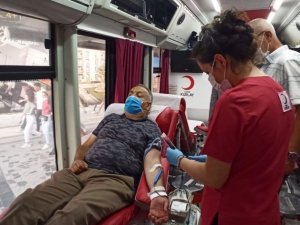 Görme engelli ilk milletvekili Ayva’dan aşı çağrısı