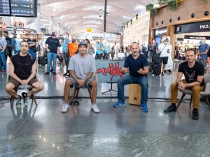 Manga Grubu’ndan İstanbul Havalimanı’nda sürpriz konser