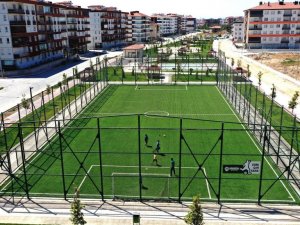 Karatay Belediyesi 8 okulun halı sahasını tamamladı
