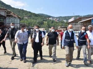 Bakan Dönmez: “El birliğiyle afet bölgelerini normalleştirmeye çalışıyoruz”