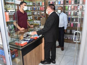 Esnafın taleplerini dinledi, vatandaşla dertleşti