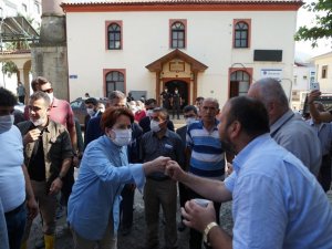 Meral Akşener, afet bölgesini ziyaret etti