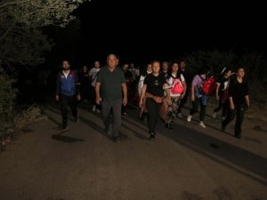 Başkan Atay ve belediye personelleri, zafer için yürüdü