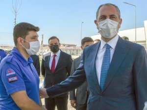 Bakan Gül, sosyal medyadan gelen daveti geri çevirmedi