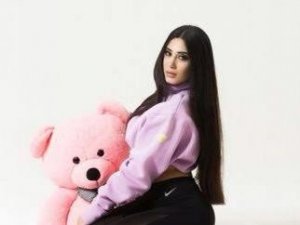 Şarkıcı Azra Yünlü’den sel bölgesindeki çocuklara yardım