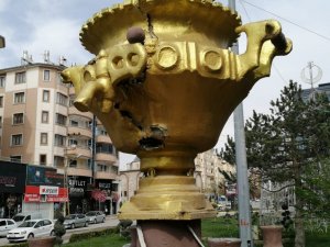 Van’ın simgelerinden olan ‘semaver’ heykelinin yenisi yapılıyor