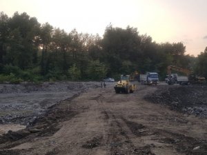 Diyarbakır Büyükşehir Belediyesi Sinop Türkeli’de bozulan yollar ve yıkılan köprüleri onarıyor