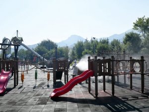 Isparta’da parklar ve çocuk oyun alanları temizleniyor, dezenfeksiyonu yapılıyor