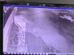 Sancaktepe’de takla atan otomobilin 50 metre sürüklendiği kaza kamerada
