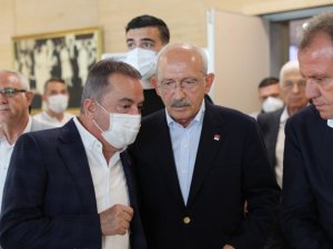 Başkan Böcek CHP’li Büyükşehir Belediye Başkanları Toplantısı’nda