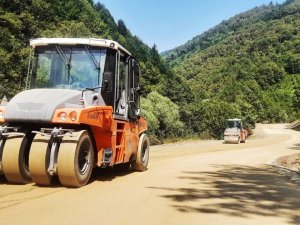 Sakarya-Kocaeli sınırındaki grup yolu baştan sona yenileniyor