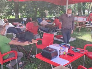 Kızılay ekibi Ulus’ta kan bağışlarını kabul ediyor