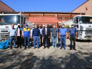 Tuşba Belediyesi okul bahçelerini tazyikli su ile yıkıyor