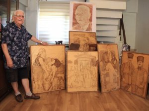 1 buçuk milyon kağıdı yapıştırarak resim yaptı