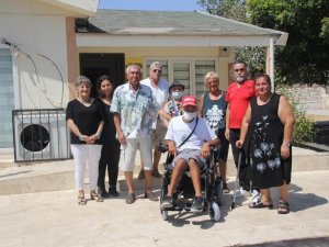 Didim’de site sakinleri bu yıl iki engellinin yüzünü güldürdü