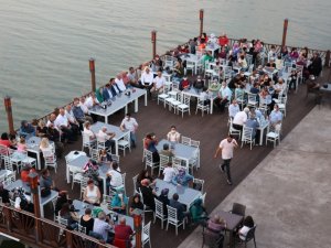 Gülüç Belediyesi bin kişiye aşure dağıttı