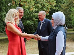 Cumhurbaşkanı Erdoğan Karadağ’da resmi törenle karşılandı