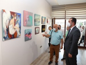 30 ressam, resimlerini yanan ormanlar için çizdi