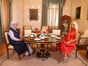 Emine Erdoğan, Kral Nikola Müzesi’ni ziyaret etti